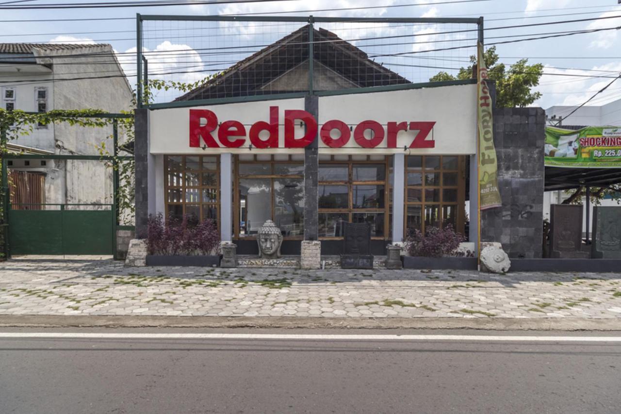 Reddoorz Plus @ Flory Hotel Yogyakarta Eksteriør billede