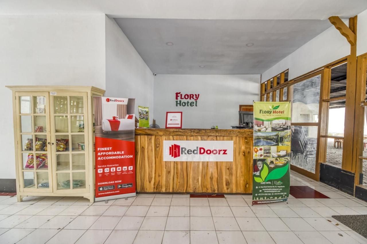 Reddoorz Plus @ Flory Hotel Yogyakarta Eksteriør billede