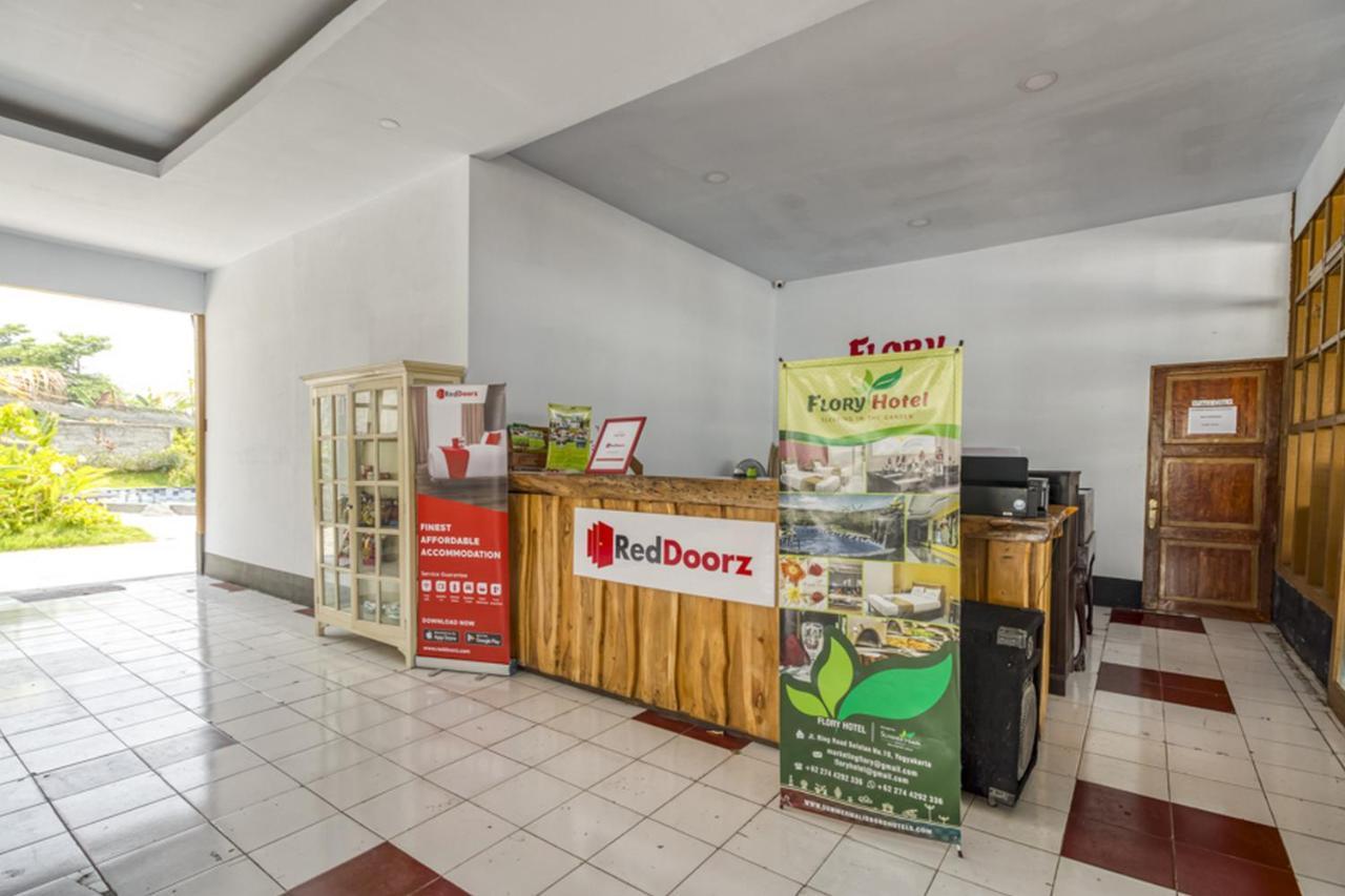 Reddoorz Plus @ Flory Hotel Yogyakarta Eksteriør billede