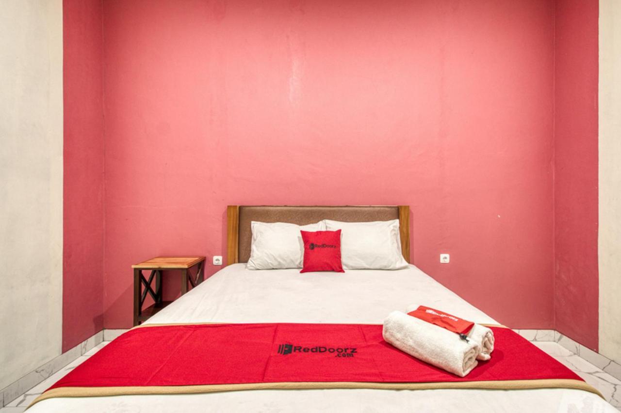 Reddoorz Plus @ Flory Hotel Yogyakarta Eksteriør billede
