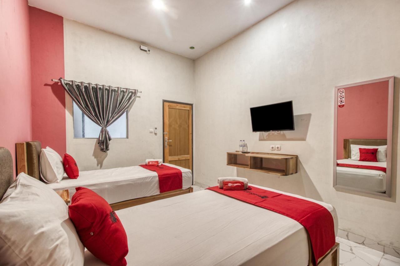 Reddoorz Plus @ Flory Hotel Yogyakarta Eksteriør billede